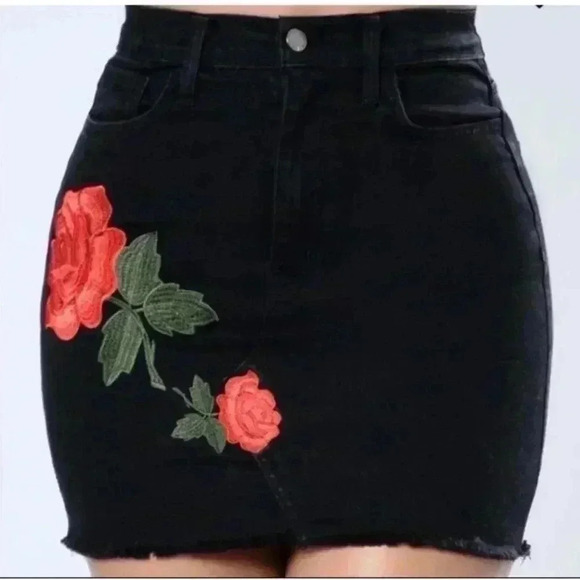 FASHION Nova denim Mini skirt. Size small - Picture 1 of 6